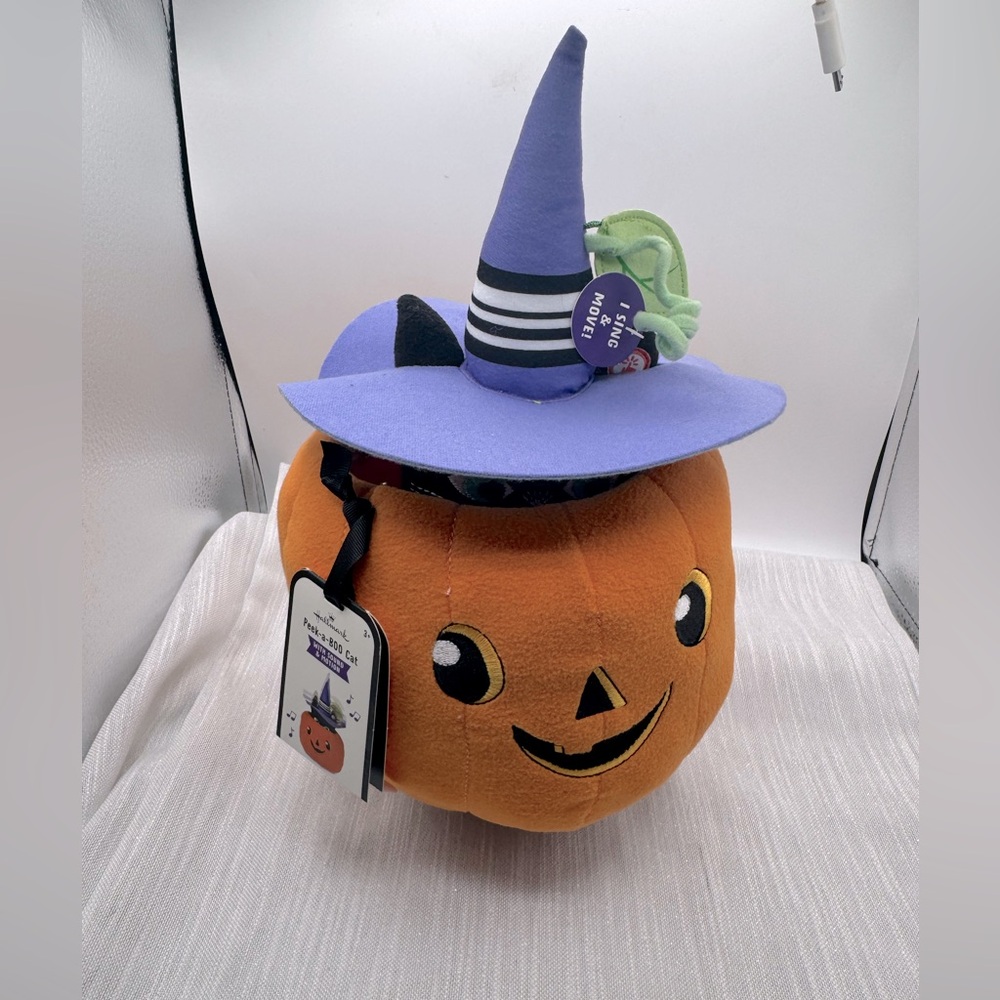 Hallmark Pumpkin Peek a Boo Cat with sound and motion battery operated NWT